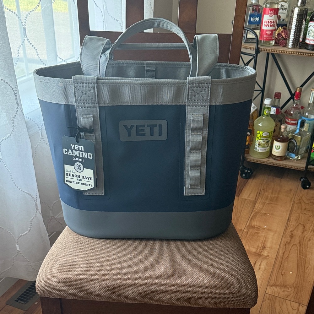 YETI Camino Carryall 35 - Blue and Gray